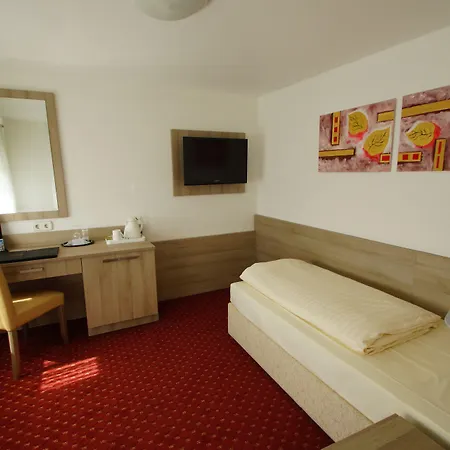 菲尔德帕斯特机场酒店