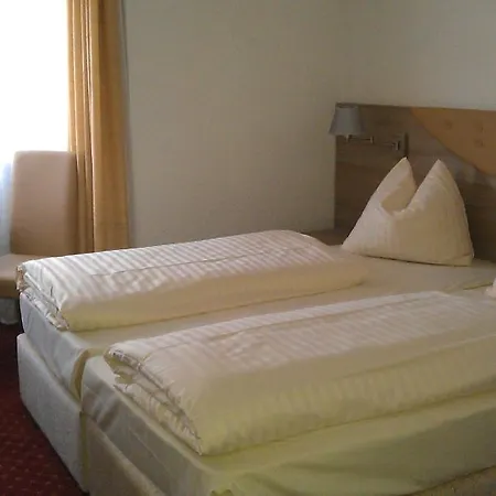 菲尔德帕斯特机场酒店 酒店 3*